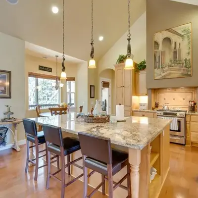 Furnished Decks and Grill Peaceful Pioneer Home!