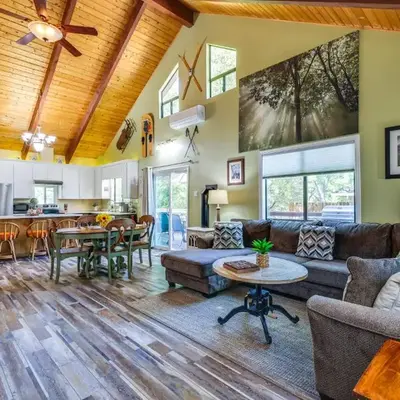Groveland Home - Walk to Pine Mountain Lake!