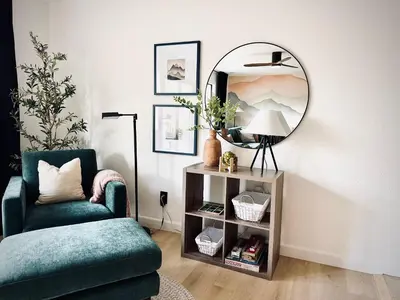 a living room with a chair and a mirror at Prime location Yosemite Expedition by Casa Oso in Oakhurst