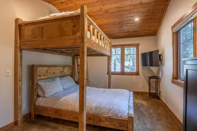 a bedroom with a bunk bed in a house at Grayfox #4 3 Bedroom 3 Bathroom Sleeps 8 Walk to Village Gondola in Mammoth Lakes