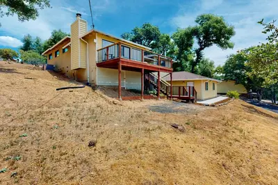 a house sitting on top of a hill at Walling Mountain Retreat in Groveland