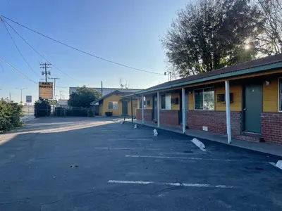 an empty parking lot in front of a building at Oak Motel Modesto CA in Modesto