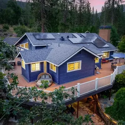 Yosemite Creekside Retreat with spa/games/EV Charger and more