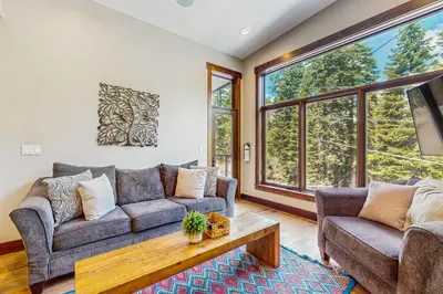 a living room with two couches and a table at Red Mountain Lodge in Truckee