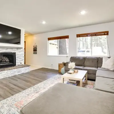 half Mi to Lake Tahoe Pet-Friendly Cabin