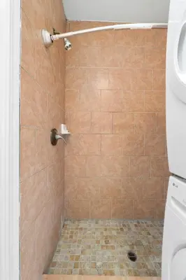 a bathroom with a shower with a tiled floor at Cozy 1 bdr/1br near downtown in Sacramento