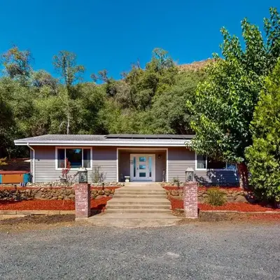 Sweeping Views! Charming Home Near Dtwn Jamestown