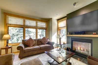 a living room with a couch and a fireplace at Mammoth Lakes Condo with Fireplace Near Skiing! in Mammoth Lakes