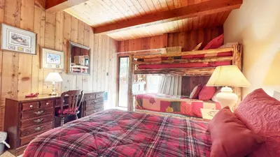 a bedroom with a bed and a bunk bed at Villa de los Pinos #40 condo in Mammoth Lakes