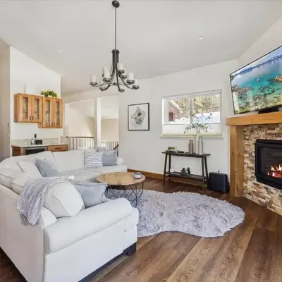 Agate Bay Gem by Tahoe Getaways - Charming Getaway with Cozy Fireplace Near Hiking and Biking Trails