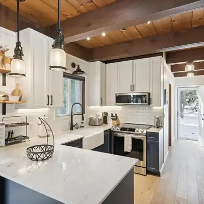 Cobalt Cabin by Tahoe Getaways - Beautifully Remodeled Pet Friendly 3 BR with Hot Tub & EV