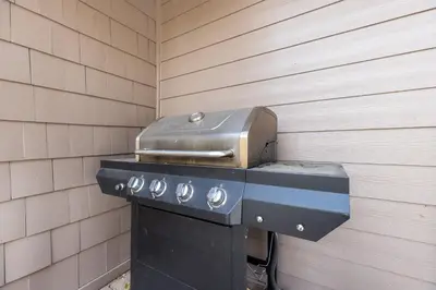 a barbecue grill in a corner of a wall at Epic Condo walk to Canyon Lodge in Mammoth Lakes