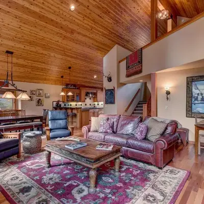 High Country Lodge by Tahoe Getaways - Tahoe Donner 4BR w Hot Tub