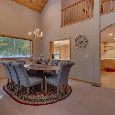 Matterhorn at Tahoe Donner 3000 Sqft 4 BR with Private Hot Tub and HOA Pool