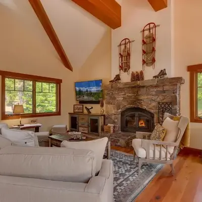 Mountain Escape at North Shore - Upscale 4BR Easy Walk to Lake & Private Hot Tub!