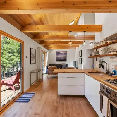 Wildwood - Modern 2 BR with Private Hot tub Walk to North Tahoe Regional Park