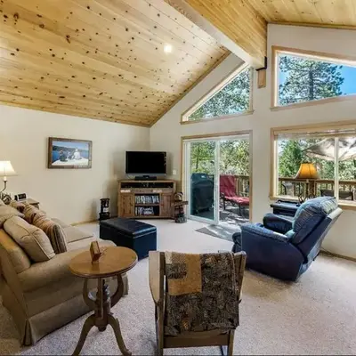 New Listing! Woodland Heights at Tahoe Park- Pet Friendly - Private Beach