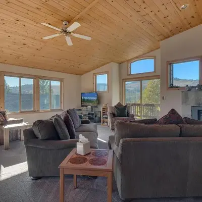 Stockholm - Beautiful Views in Tahoe Donner - Private Hot Tub - Pet Friendly