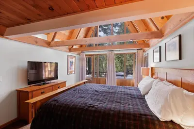 a bedroom with a bed and a television in a room at Snowy Paws - Pet Friendly - Alpine Meadows - Amazing views, close to slopes in Olympic Valley