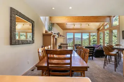 a dining room with a table and chairs at Eagles Nest by Tahoe Getaways - Pet Friendly with Hot Tub, Pool Table & Shuttle to Slopes in Olympic Valley