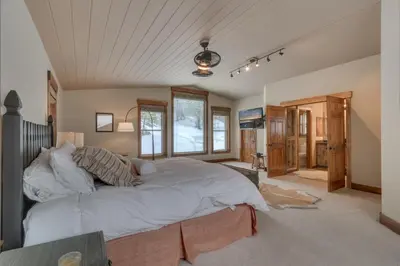 a bedroom with a large bed in a room at Above the Pines - Hot Tub- Pet Friendly -Gym and Pool Access in Truckee