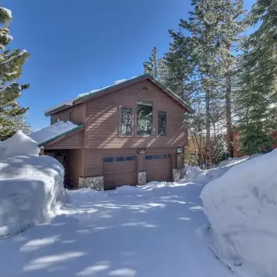 Above the Pines - Hot Tub- Pet Friendly -Gym and Pool Access