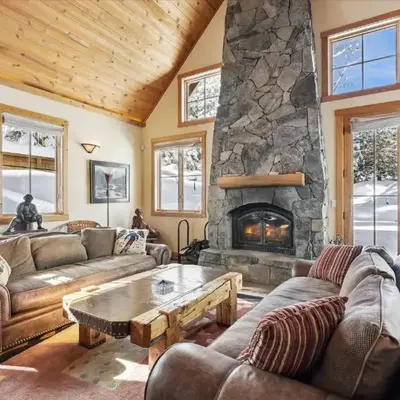 Silverado Lodge at Palisades - 4BR w Private Hot Tub & Ski Shuttle