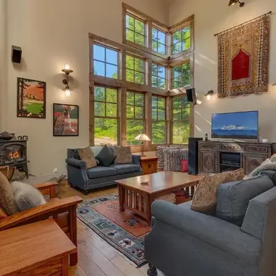 Norse Hall in Tahoe Donner - Gorgeous Home with Private Hot Tub and Gourmet Kitchen