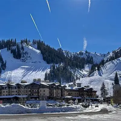Palisades Tahoe Ski Condo by Tahoe Getaways - Remodeled 2 BR