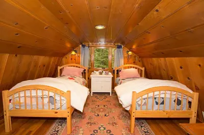 a bedroom with two beds in a cabin at Ward Creek Retreat - Cozy Old Tahoe Cabin w Short Drive to Ski Resorts Pet Friendly in Tahoe City