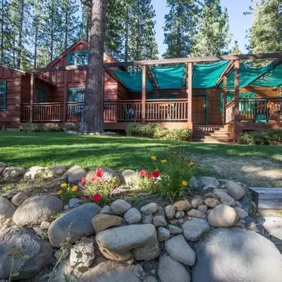 Ward Creek Retreat - Cozy Old Tahoe Cabin w Short Drive to Ski Resorts Pet Friendly