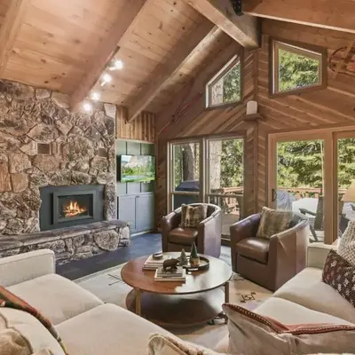 Sleeping Bear Lodge- Remodeled 3BR Cabin- Fireplace- Ski Shuttle- Pet-Friendly