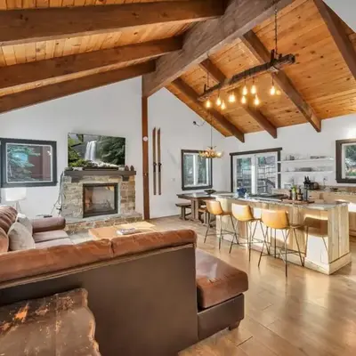 Stylish 3BR Near Trails w Hot Tub
