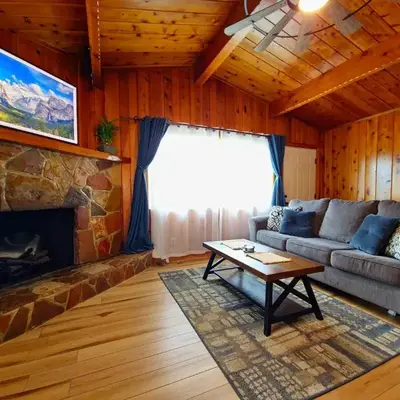Yosemite Gateway Cottage - King Suite - Mountain Views