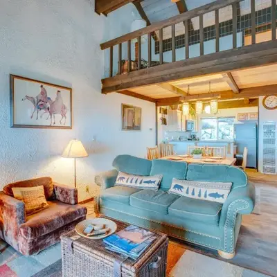 1 Mi to Stagecoach Lift! Homey Tahoe Townhome