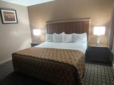 a large bed in a hotel room with two lamps at Dream Inn in Tonopah