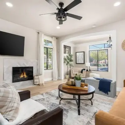 Downtown Lodi l Renovated l 5 Bedrooms l Sleeps 10