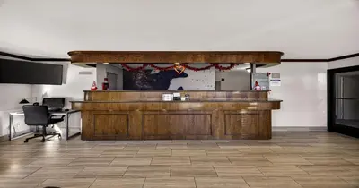 a bar in a room with a counter and a desk at Best Western Amador Inn in Jackson