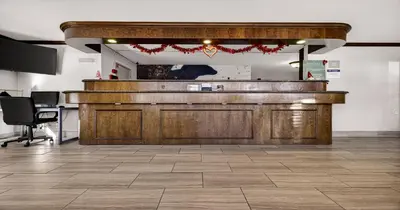 a bar in a room with a counter top at Best Western Amador Inn in Jackson