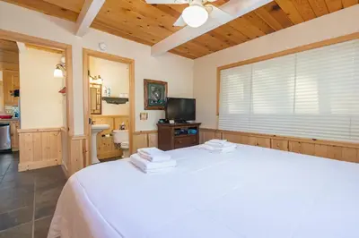 Gallery image of Candys Cottage in Camp Connell