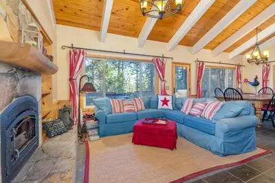 Gallery image of Candys Cottage in Camp Connell