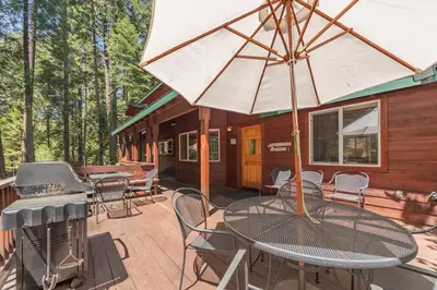 Gallery image of Wolf Den in Dorrington