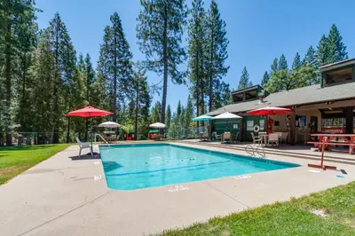 Gallery image of Wolf Den in Dorrington
