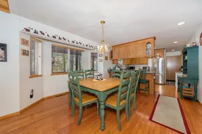 Gallery image of Wolf Den in Dorrington