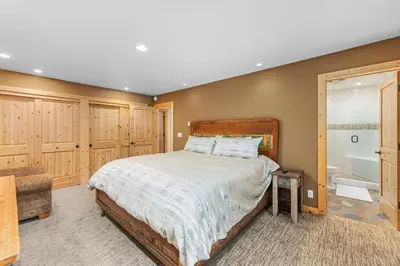 a bedroom with a bed and a bath room at Rocky Point # 14 Palisades Townhome - Ski Shuttle w Tennis! in Olympic Valley