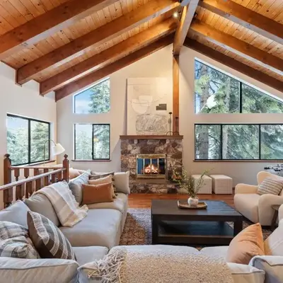The Pinecrest Retreat- 10 mins to NorthStar! Hot Tub