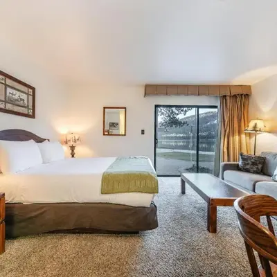 Quiant Studio w/Lake View #144 at Donner Lake Village