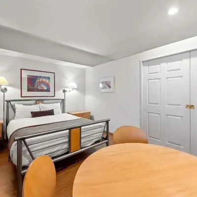 Palisades Tahoe Lodge Rentals Studio #109