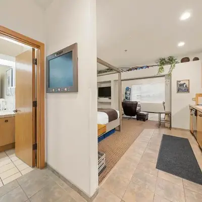 Palisades Tahoe Lodge Rentals Studio #146