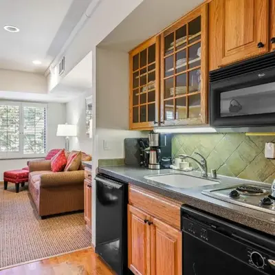 Palisades Tahoe Lodge Rentals Studio #203